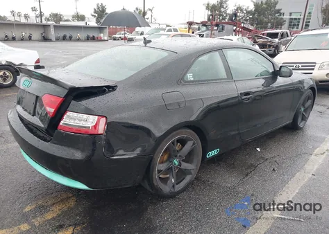 2010 Audi A5 2.0T Premium z USA, uszkodzony, nr VIN WAULFAFR6AAOO1959